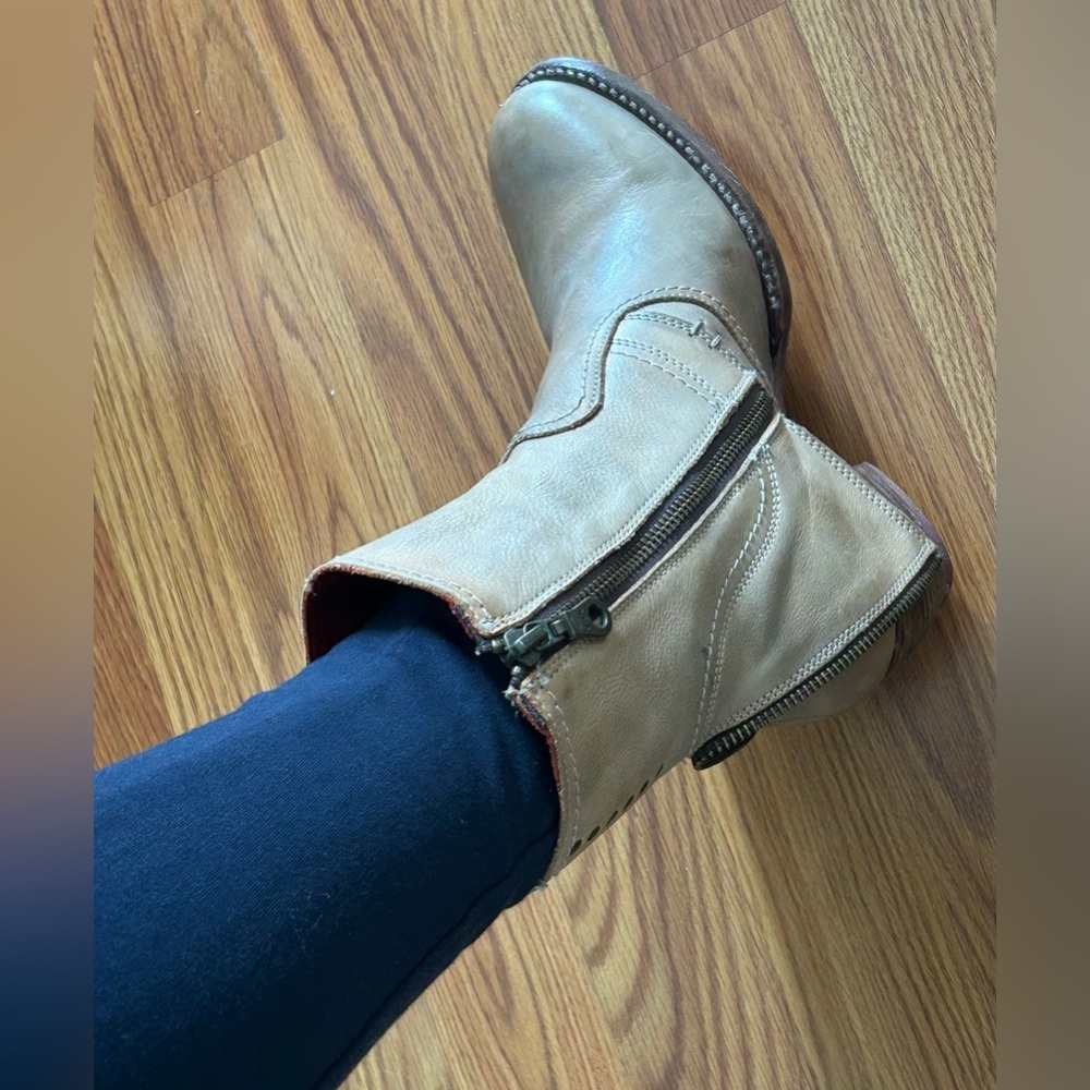 Bed Stu Iris Light Tan Leather Ankle Boots Size 8 - Picture 9 of 16